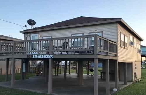 Crystal Beach Cabin | Crystal Beach Cabin - Sleeps 7 (3 blocks from Beach)