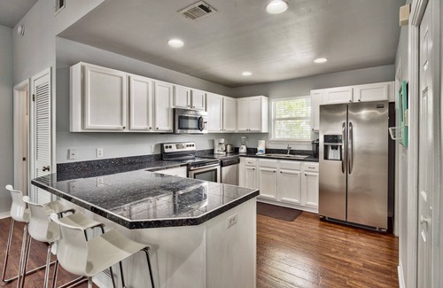 Clipper Cove House | ⭐️Crystal Beach House! 6 Min Walk To Beach; Best Location! Pool, Pet Friendly! ⭐️