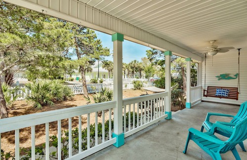 Clipper Cove House | ⭐️Crystal Beach House! 6 Min Walk To Beach; Best Location! Pool, Pet Friendly! ⭐️