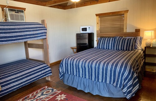 Carrizo Springs Cabin | Crystal cabin. Comfortable quiet cabin 8 miles outside Carrizo Springs.