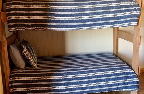 Carrizo Springs Cabin | Crystal cabin. Comfortable quiet cabin 8 miles outside Carrizo Springs.