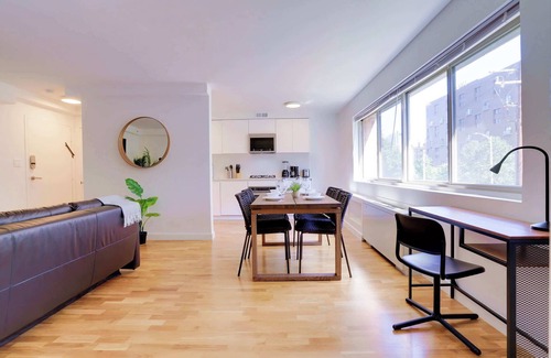 Radnor - Fort Myer Heights Apartment | Crystal City: Prime Location Apt