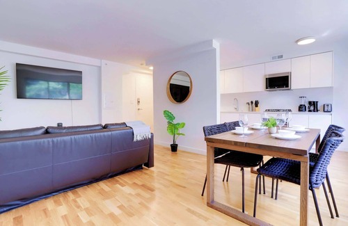 Radnor - Fort Myer Heights Apartment | Crystal City: Prime Location Apt