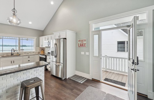 Crystal Condo | Crystal Lake Beachfront Condo - Sleeps 8 - Montcalm County