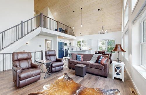 Eastman House | Crystal Moon Retreat
