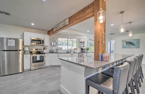 Crystal River House | Crystal River Canal front with dock!Close to town and boat launch. *NEW LISTING*