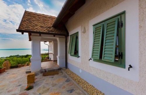 Badacsonyors Apartment | Csendes Dűlő Szőlőbirtok Guesthouse Badacsonyörs