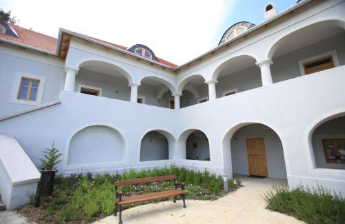 Mad House | Csodarabbik Útja Fogadó