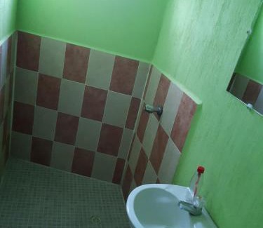 Tlajomulco de Zuniga House | Cuarto en renta con servicios