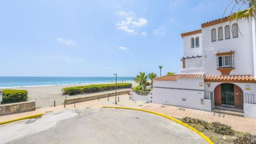 Marina de Casares House | Cubo's Beachfront Marina de Casares House