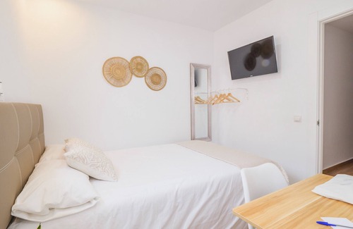 Torre de Benagalbon Bed & Breakfast | Cubo's Hostal William's Sunny 5 with Breakfast/free wifi/air conditioning