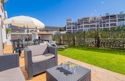 Torre de Benagalbon House | Cubo's Hostal William's Sunny 4 with Breakfast