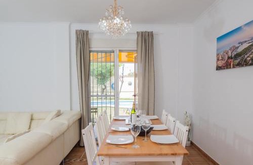 Alhaurin de la Torre Villa | Cubo's Villa Sunray