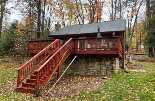 Thayerville House | Cubs Den - Hot Tub- Walk to Lake- Fire Pit - Kayaks