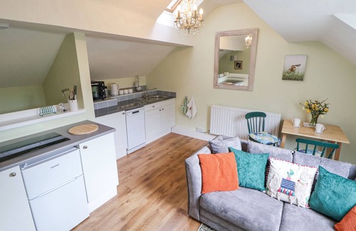 Cymau Cottage | CUDDFAN AT SWALLOW COTTAGE, romantic, with a garden in Coedpoeth
