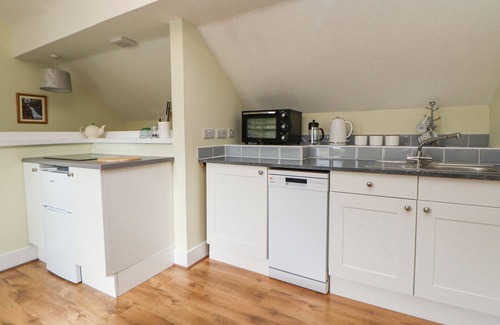 Cymau Cottage | CUDDFAN AT SWALLOW COTTAGE, romantic, with a garden in Coedpoeth