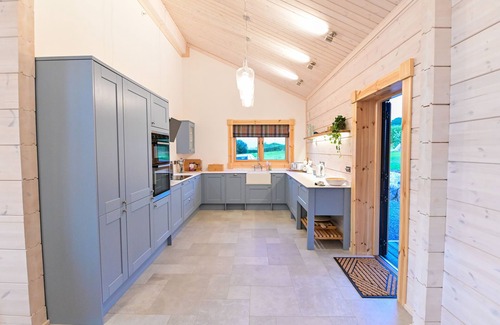 Graig Cabin | Cuddfan Lodge on a Beautiful Lake