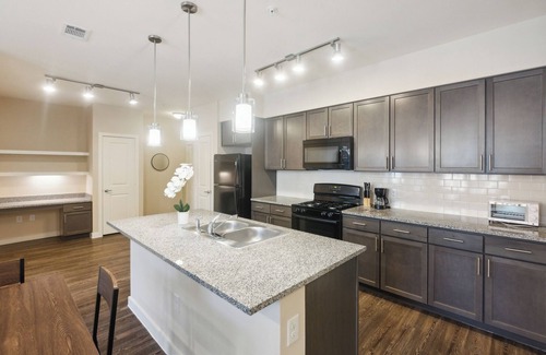 Southeast Houston Apartment | Cullen 4202 I New Construction 2Bd Apt I Gated