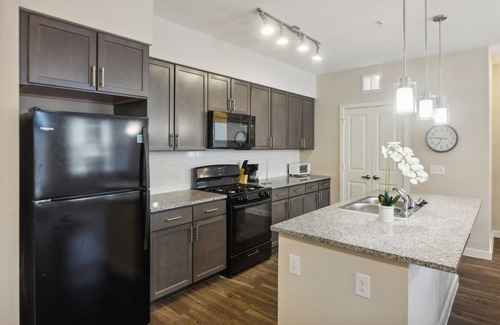 Southeast Houston Apartment | Cullen 4202 I New Construction 2Bd Apt I Gated