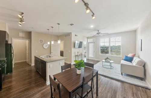 Southeast Houston Apartment | Cullen 8206 I New Construction 1bd Apt I Gated