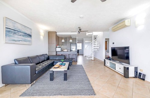Cullen Bay Apartment | Cullen Bay Penthouse Pool Decks and Marina Views