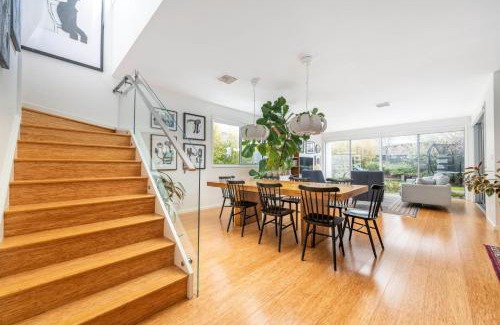 Wright House | Cullen Stay Calm Connected Convenient
