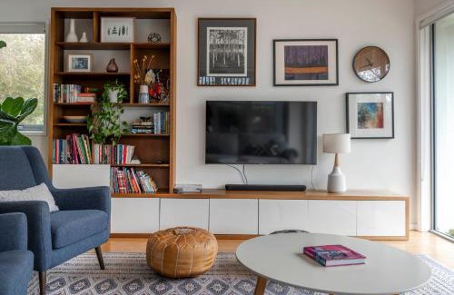 Wright House | Cullen Stay Calm Connected Convenient