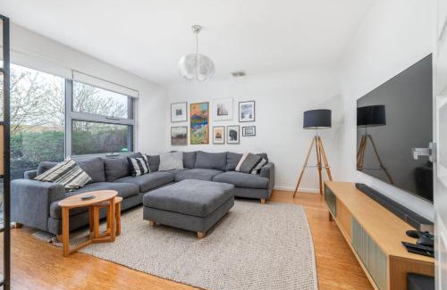 Wright House | Cullen Stay Calm Connected Convenient