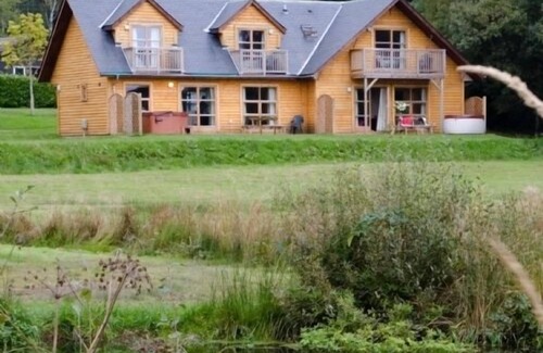 Balmaha Villa | Culzean Diamond Lodge with hot tub and sauna
