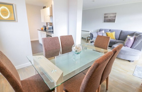Largs Cottage | CUMBRAE VIEW, family friendly, country holiday cottage in Largs