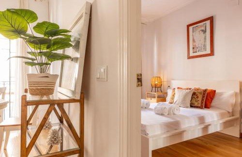 Alfalfa Apartment | Cuna Center Suite by Valcambre