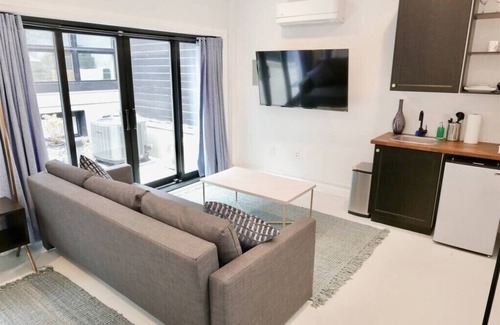 Northwest House | Curious Carriage Rooftop in Shaw