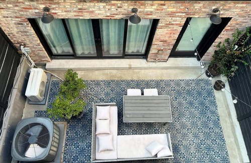 Northwest House | Curious Carriage Rooftop in Shaw