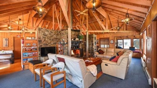 Dinner Plain House | Currawong Lodge