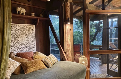 Currumbin Valley Cottage | Currumbin Rainforest Treehouse