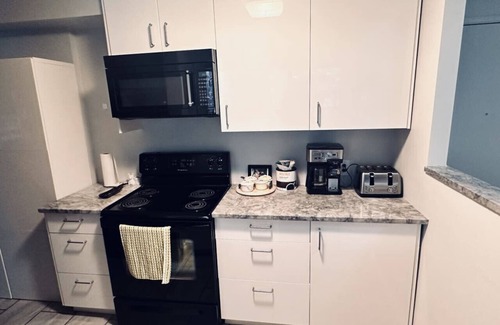 North Central Edmonton Condo | Curved TV | Gym | Parking | Pets | Recliners