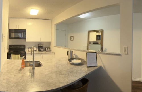 North Central Edmonton Condo | Curved TV | Gym | Parking | Pets | Recliners