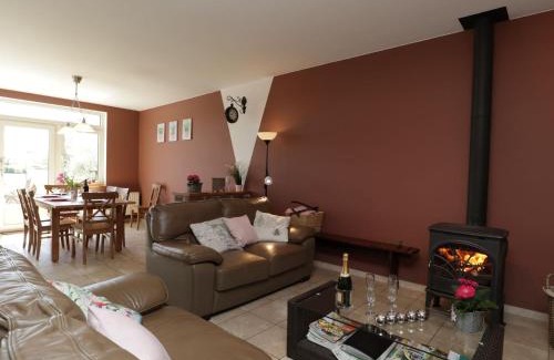 Tenneville House | Cushy Holiday Home with Fenced Garden