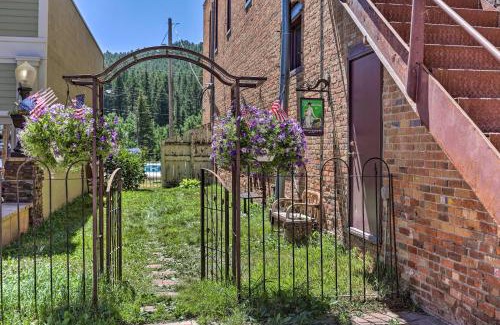 Custer Apartment | Custer Apt in Heart of Town Shop, Dine, Hike