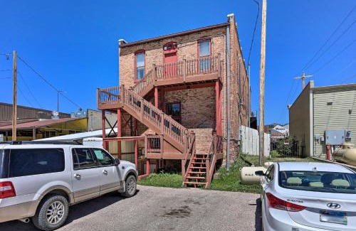 Custer Apartment | Custer Apt in Heart of Town Shop, Dine, Hike