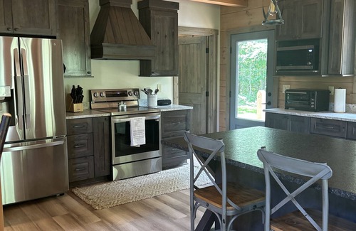 Salem Cabin | Custom cabin retreat with trails and hot tub. Exceptional reviews!