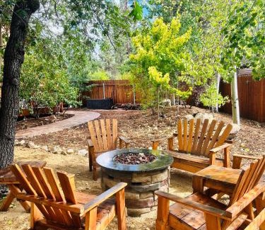 Castle Glen Estates House | CUSTOM SINGLE STORY CABIN WITH JACUZZI POOL TABLE & BIG GAME ROOM WITH ARCADE games