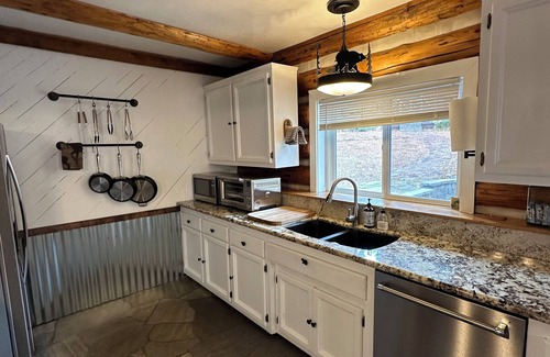 Upper Kingsbury House | Custom Tahoe Log Cabin Minutes to Heavenly Ski Resort & Casinos.