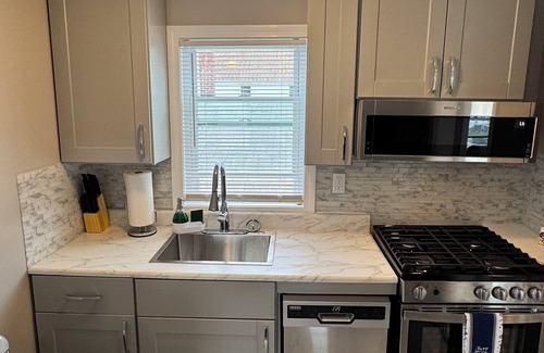 West Haven Apartment | cute 1 bdr cozy apartment queens size bed