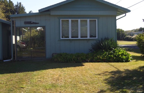 Grayland House | Cute 2 Bedroom house 3 blocks from the Beach