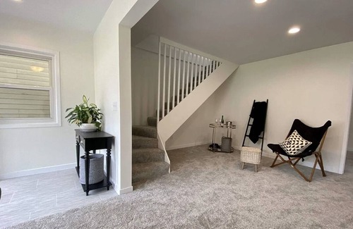 Moline House | Cute 2bed room bring lots of energy place to get away !