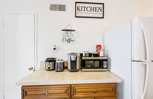 Riverside Apartment | Cute 3 BR Condo W/Pool Access Near UC Riverside