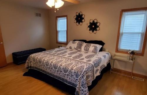 Wichita House | Cute 3BR 3BA Handicap Acc BR and BA WIFI SMART TV