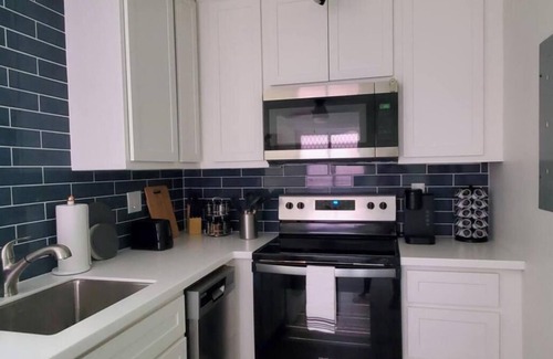 St. Louis Apartment | Cute and Cozy 1-bedroom apartment near STL Major Hospitals