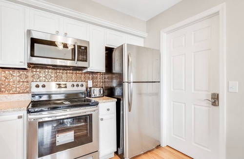 Columbus House | Cute and Cozy 3 Bedroom Ranch Home w/Deck and Fenced Yard